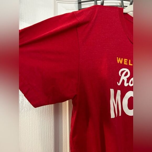 Schitt's Creek Welcome To Rosebud Motel Graphic Print T-Shirt Red Size Large - Picture 5 of 9